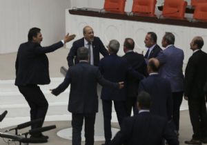 Meclis te İlk Gün İlk Kavga