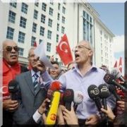 ŞEHİT AİLELERİNDEN AKP YE PROTESTO