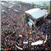 İSTANBUL DA BİNLERCE KİŞİLİK ALEVİ MİTİNGİ