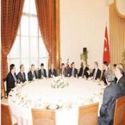 AKP DE ALEVİ DEDESİ KRİZİ