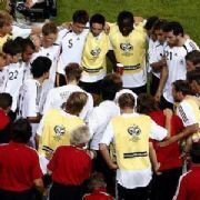 ALMAN FUTBOLCULARA 100 ER BİR EURO TESELLİ PRİMİ