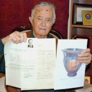 MÜZEYE BAĞIŞLADIĞI VAZO 2 TRİLYONLUK HAZİNE ÇIKTI