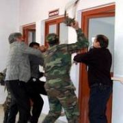 TANIMLANAMAYAN CİSİM PATLADI 4 KİŞİ YARALANDI