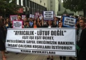 BİNLERCE KAMU AVUKATI EYLEMDE 