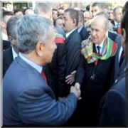 BAHÇELİ ARINÇ LA OTURMAYI REDDETTİ!