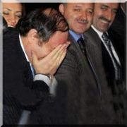 NOTLARI KARIŞTIRAN BAKAN KONUŞAMADI!