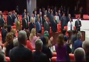 DEMİRTAŞ A AYAKTA ALKIŞ TEPKİSİ!