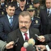 CERRAH;  HER POLİS YELEĞİ GİYEN POLİS DEĞİLDİR 