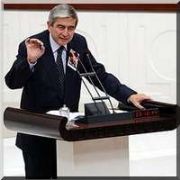 ONUR ÖYMEN DEN BİR KEZ DAHA DERSİM SAVUNMASI