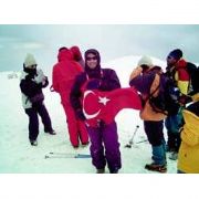 YUNANLI DAĞCILAR AĞRI DAĞI NIN ZİRVESİNE TÜRK VE YUNAN BAYRAKLARI DİKTİ