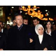 BAŞBAKAN ERDOĞAN EŞİNE HEDİYE ETTİ?