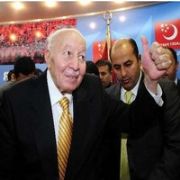 ERBAKAN:  HERKES ORTAYA SÜRDÜĞÜ KARTLARINI TOPLASIN 