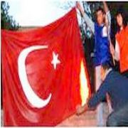 ERMENİLER TÜRK BAYRAKLARINI YAKTI