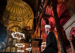 Ayasofya da Fetih Suresi Okundu