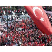 CUMHURİYET MİTİNGİNDE TUNCAY ÖZKAN A TEPKİ