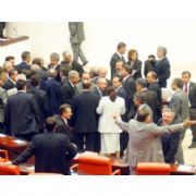 KOMİSYONDA CHP VE AKP LİLERİN KÜFÜR KAVGASI!