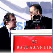 BAŞBAKAN DAN GÖREVLİYE AZAR