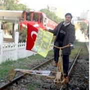 RAYLARIN ÜZERİNDE BİSİKLETLE GEZMEYE 420 YTL CEZA 