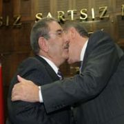 AK PARTİ DE BİR KATILIM, BİR İSTİFA!