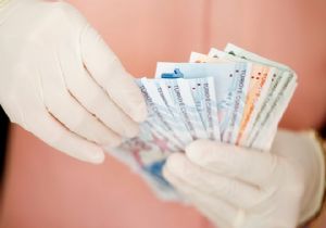 Uzmanlardan Plastik Eldiven Uyarısı