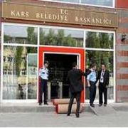 ERDOĞAN İÇİN KADIN HEYKELLERİNİ KALDIRTI