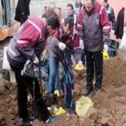 ÇETE LİDERİNİN BAHÇESİNDE KAZI