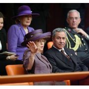 VEKİLLER HOLLANDA KRALİÇESİNİ ALKIŞLADI