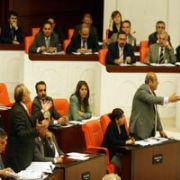TBMM GENEL KURULU  YOLSUZLUK  DİLE GETİRİLİNCE KARIŞTI