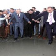 İSTANBUL UN ÇAMURU DÜELLOSU SÜRÜYOR