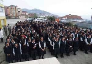 LİSELİ GENÇLER ARASINDA UÇURUM VAR