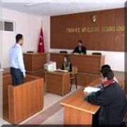 MAHKEME DE SKANDAL OLAY