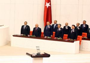 6 BAKAN YENİ KABİNEDE YER ALMADI