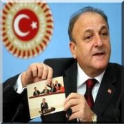 TEŞHİSİ KOYDU: DUNNİG-KRUGER SENDROMU!