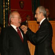 GAZETECİ OKTAY EKŞİ, CHP YE KATILDI