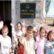 BELGE EKSİK DEDİLER 2800 ÇOCUĞU TARLAYA SALDILAR