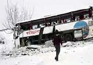 Flaş..Yolcu Otobüsü Uçuruma Yuvarlandı!