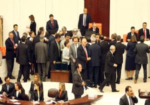 YENİ VEKİLLERİN OYLAMA ACEMİLİĞİ
