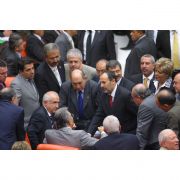 AKP-CHP TCK UYUM YASASI PAZARLIĞI