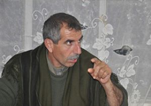 ŞEHİT CENAZESİNDE  O YAN GELİP YATMADI  PANKARTI