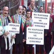BU PANKARTIN CEZASI 5 AY HAPİS!