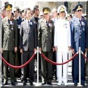 YÜZBAŞININ CENAZESİNDE TAM KADRO