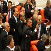 MECLİS TE,  DÜN AKŞAM ACITTI MI  KAVGASI 