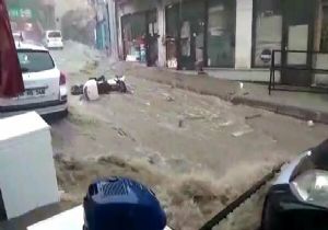 Bursa da Sel Can Aldı,2 Kişi Öldü