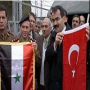 SINIR ÖTESİ BAYRAMLAŞMAYA ATATÜRK PANKARTLI KARŞILAMA