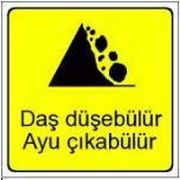 TAŞ DÜŞECEK DİYE  KÖYLÜLER KARAVANDA YAŞIYOR