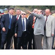 AKP Lİ BAŞKAN DAN KARDEŞLERİNE KIYAK!