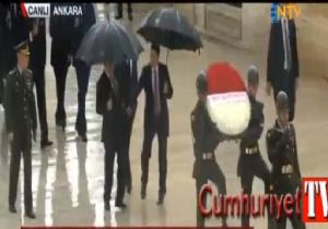 ANITKABİR DE DAVUTOĞLU NUN DENGE SINAVI!
