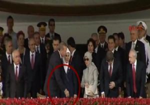 ERDOĞAN IN ELİ HAVADA KALDI!