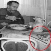 YEŞİL İN FOTOĞRAFINDAKİ GİZLİ MESAJ