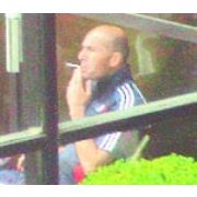 ZİDANE NİN KEYİF SİGARASI!